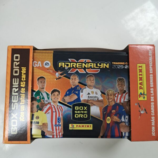 TIN BOX SERIE ORO ADRENALYN XL 2025 2026