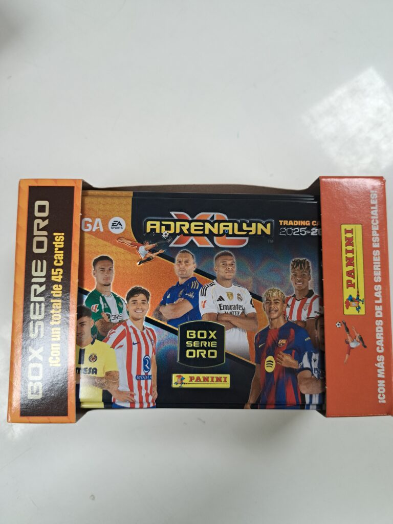 TIN BOX SERIE ORO ADRENALYN XL 2025 2026